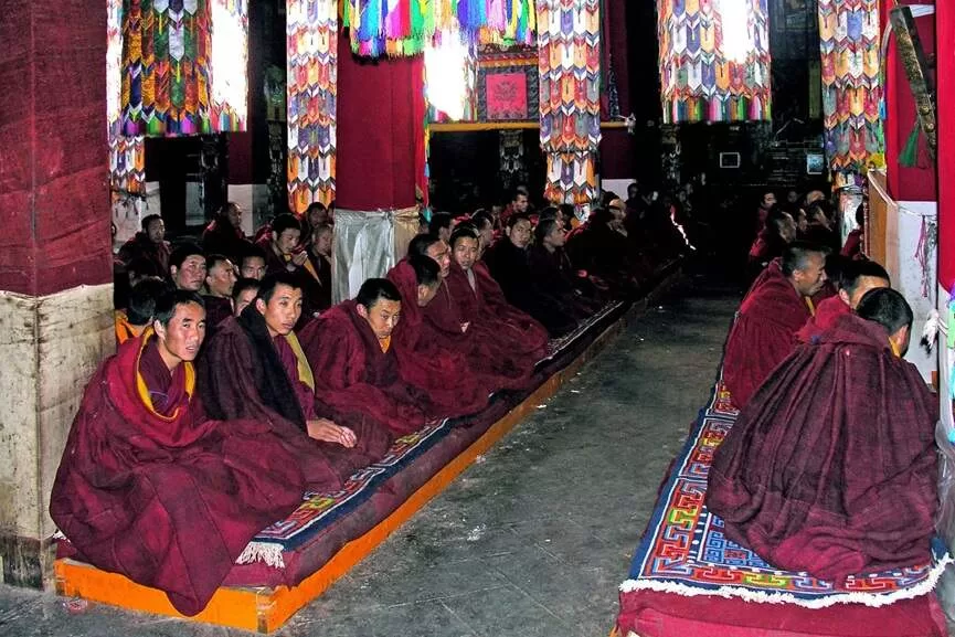 Tibetan-monks-Buddhist-monastery