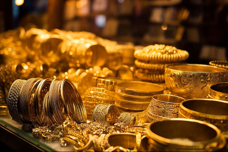 Gold Prices Reach Historic Peak on Fed Cut Bets and Global Instability