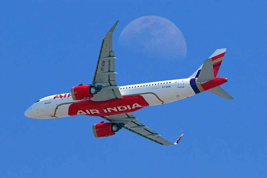 Casual moon meetup of Air India