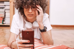 teenager-using-smartphone-floor