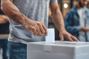 citizen-casting-ballot-polling-station