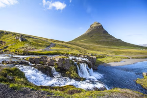 famous-kirkjufellsfoss-mountain-iceland
