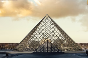 louvre-workers-strike-image-via -X