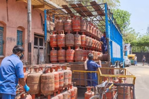 Rising LPG Prices and Shortages Disrupt Restaurants Across India